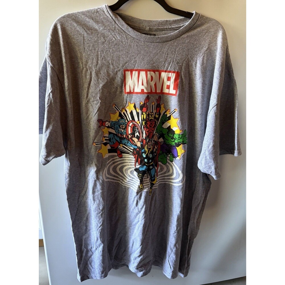 Men’s Gray Marvel T-shirt Size Large NWT B5